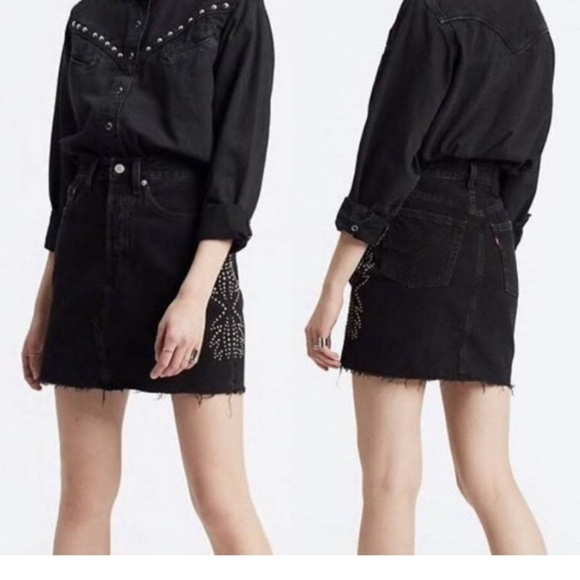 Levi's Decon Studded Black Denim Jean Skirt - Picture 2 of 5